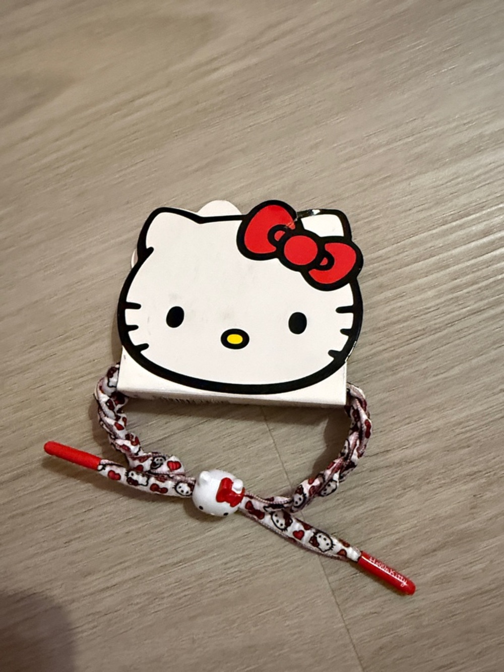 Hello Kitty Rastaclat with Character Bead - Picture 2 of 4